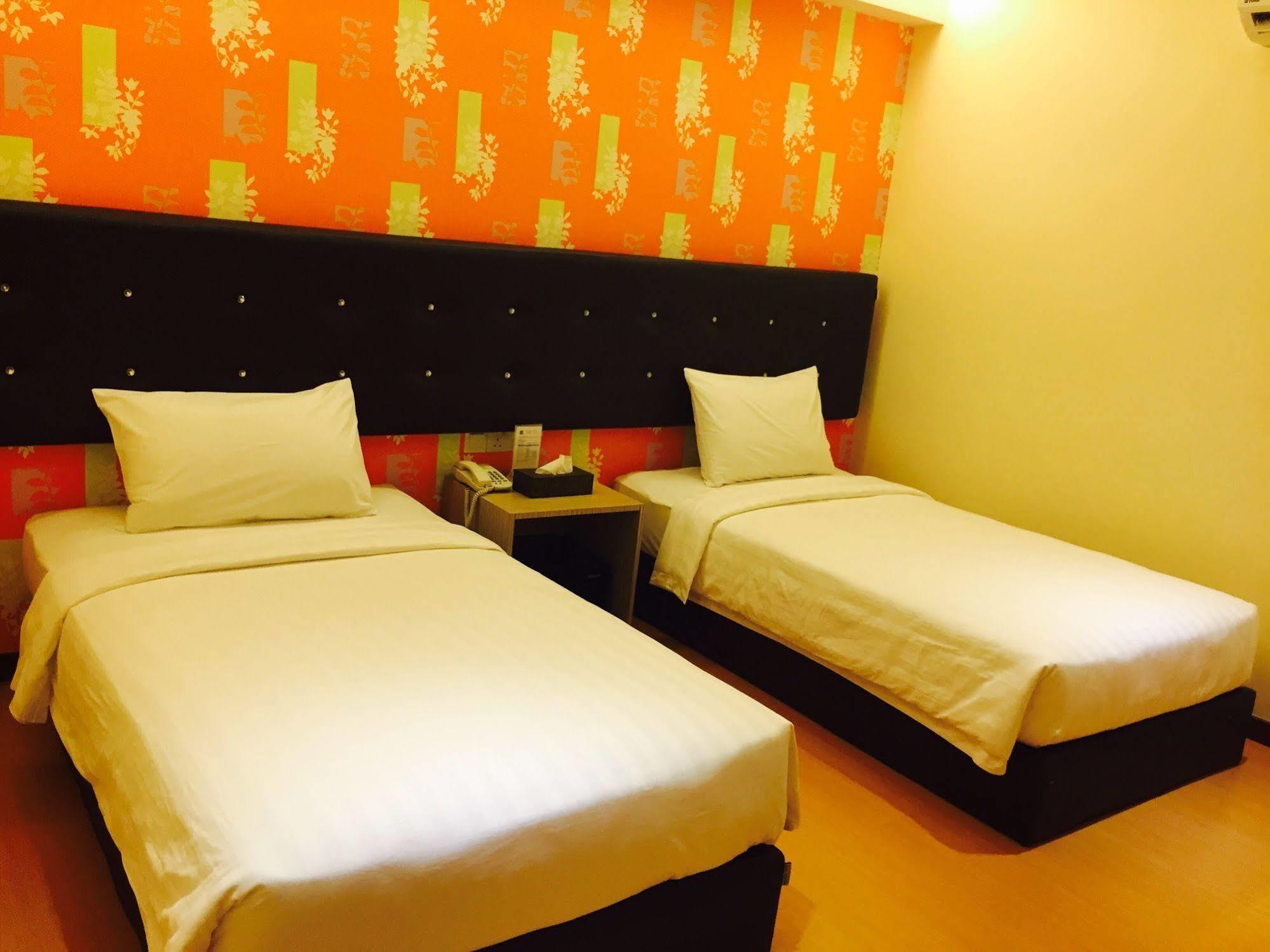 Ease Hotel Kota Kinabalu Exterior photo