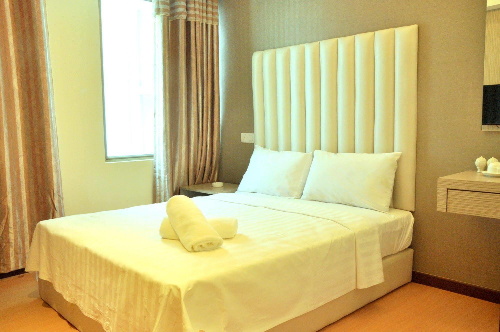 Ease Hotel Kota Kinabalu Exterior photo